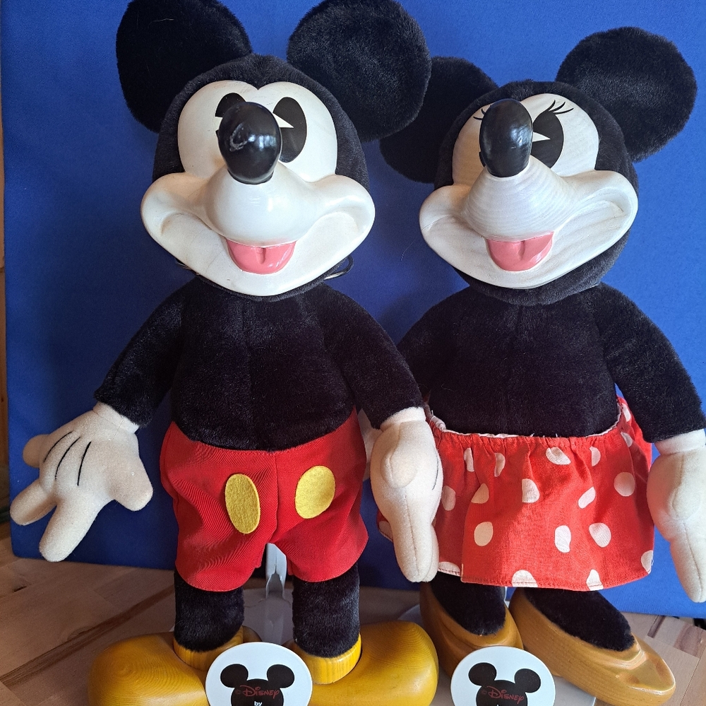 Disney collectible classics Wood Sculpt Series. Vintage Limited Edition